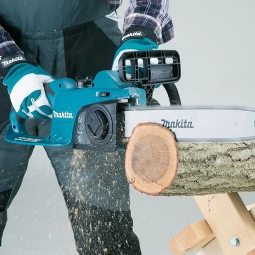 Eletrosserra 1.800 watts com sabre de 12