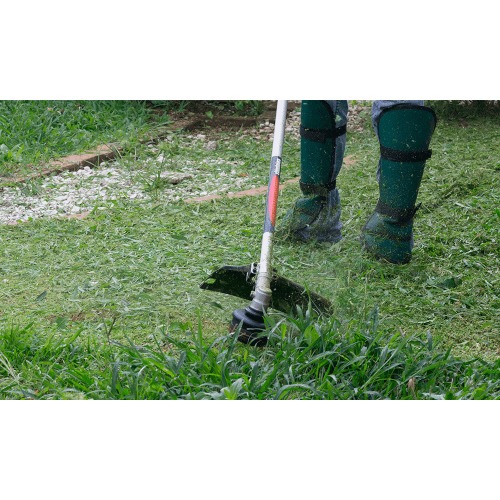 Roçadeira lateral a gasolina 1,2 hp 23 cilindrada 2 tempos - BC230-BR Roçadeira lateral a gasolina 1,2 hp 23 cilindrada 2 tempos - BC230-BR