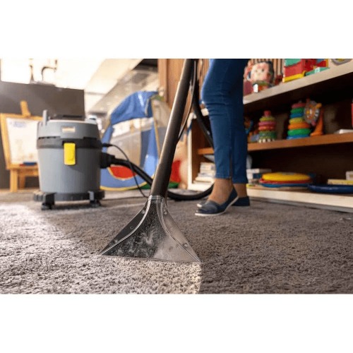 Extratora de carpetes e aspirador 15 Litros 1600 watts - Puzzi 4/15 220V Extratora de carpetes e aspirador 15 Litros 1600 watts - Puzzi 4/15 220V
