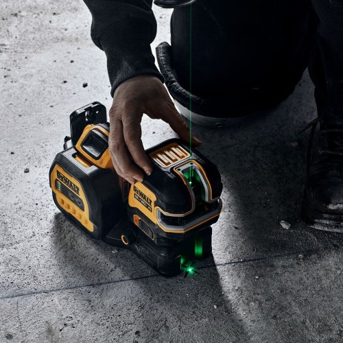 Nível a laser verde a bateria 2 linhas e 2 pontos 85m sem bateria - DCLE34220GB Nível a laser verde a bateria 2 linhas e 2 pontos 85m sem bateria - DCLE34220GB