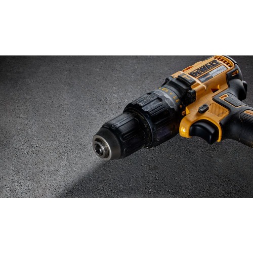 Furadeira Parafusadeira de impacto a bateria 20V Sem Bateria - DCD7781B Furadeira Parafusadeira de impacto a bateria 20V Sem Bateria - DCD7781B