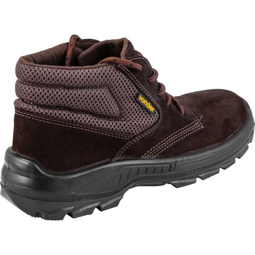 Botina em couro nobuck com cadar�o sem biqueira