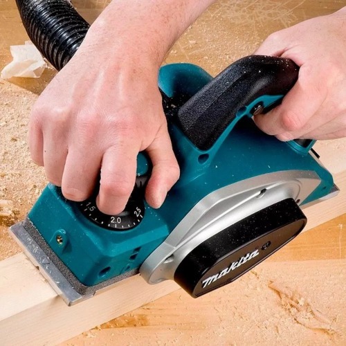 Plaina el�trica 620 watts com profundidade de corte 2,5 mm - KP0800  110V