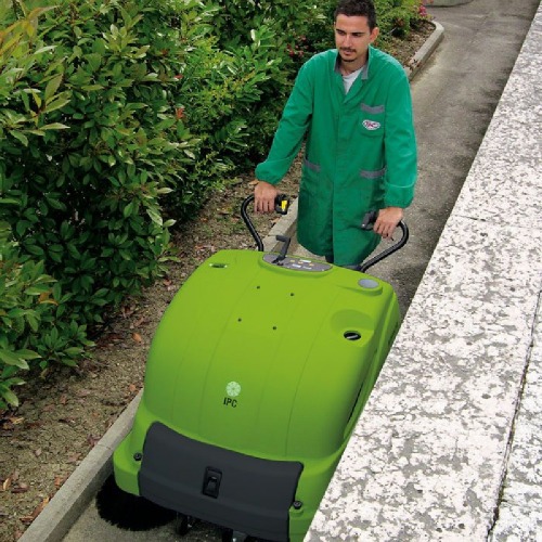 Varredeira de piso a bateria com sucção - 712ET 220V Varredeira de piso a bateria com sucção - 712ET 220V