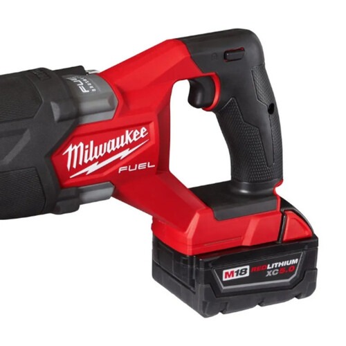 Serra sabre a bateria 18V com 1 bateria FUEL - 2821  110V/220V