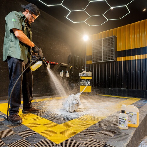 Detergente desengraxante ultra concentrado 1 Litro - PressurePro RM 31 Detergente desengraxante ultra concentrado 1 Litro - PressurePro RM 31