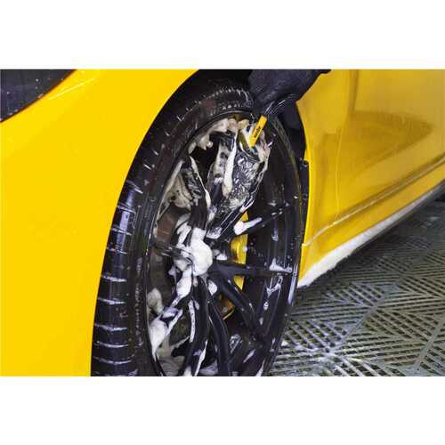 Escova para limpeza de rodas cabo pl�stico 43 cm