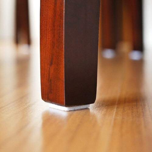 Feltro protetor adesivo quadrado 22 mm com 16 unidades Feltro protetor adesivo quadrado 22 mm com 16 unidades