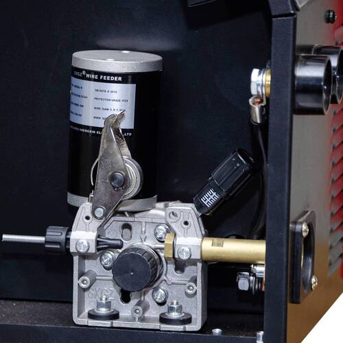 Inversora de solda multiprocesso 200A para Eletrodo e Mig - MTE-210 110V/220V Inversora de solda multiprocesso 200A para Eletrodo e Mig - MTE-210 110V/220V
