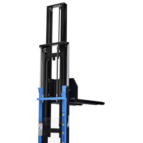 Empilhadeira elétrica tracionaria 4,50 m 1.600 kg com bateria lítio e carregador - PTL 1645 Fast Empilhadeira elétrica tracionaria 4,50 m 1.600 kg com bateria lítio e carregador - PTL 1645 Fast