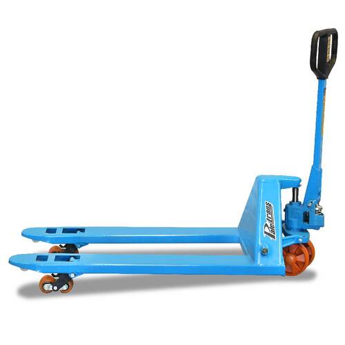 Transpalete hidráulico 3.000 kg 525 mm com rodas duplas de poliuretano - TM3000 RTP Transpalete hidráulico 3.000 kg 525 mm com rodas duplas de poliuretano - TM3000 RTP